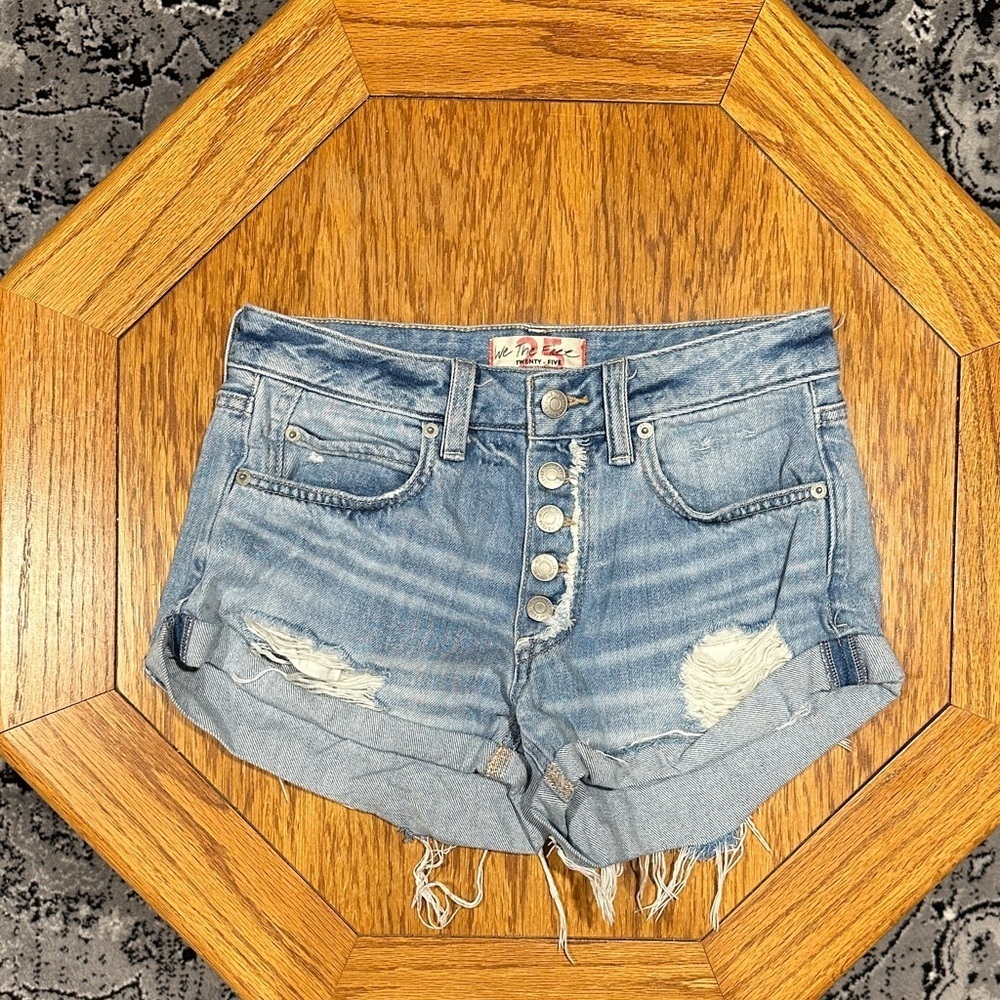 *WE THE FREE* Light Blue Distressed Jean Shorts Size 25